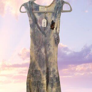 light white refresh dress upscaled size XS. Armpit to armpit is 16 inches wi